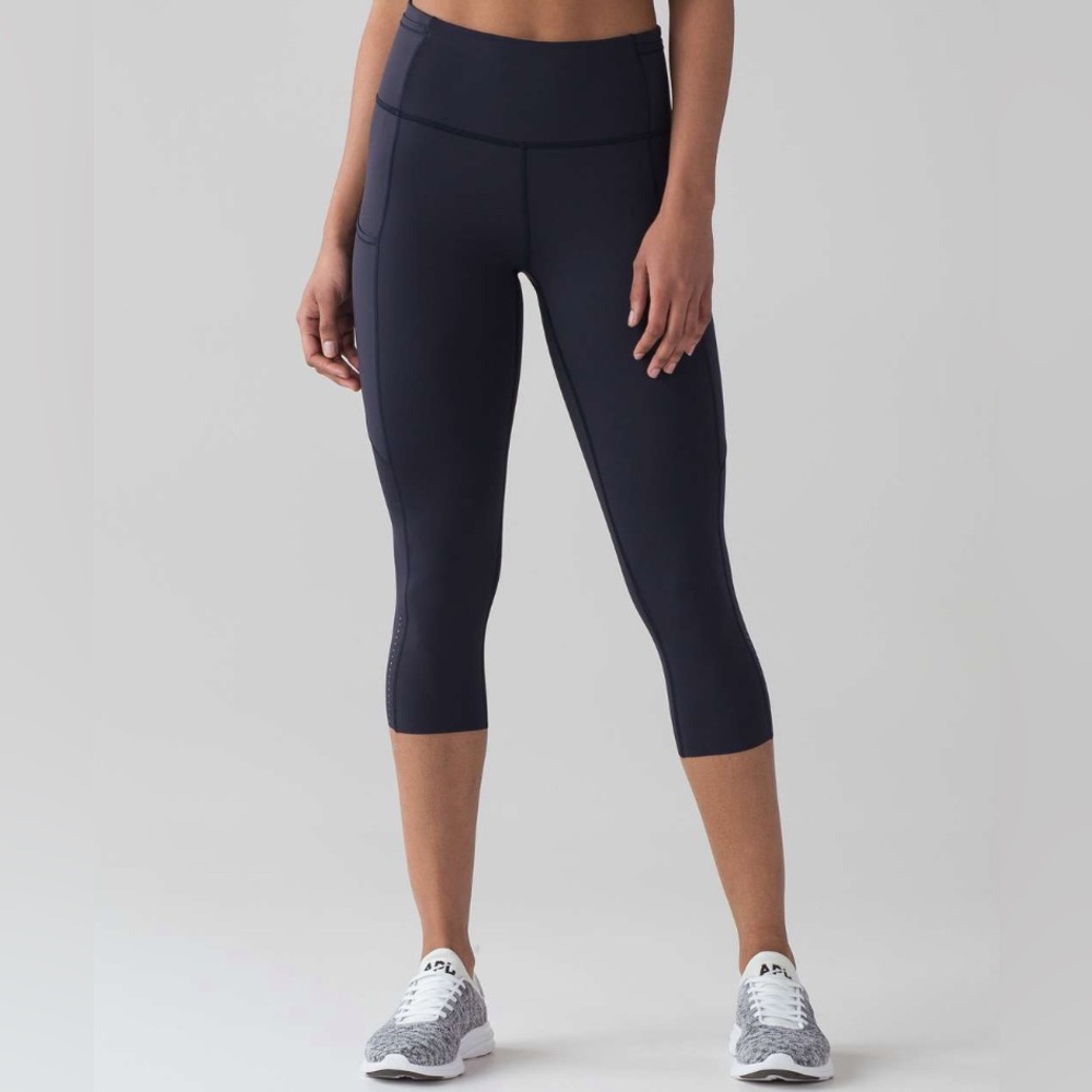 Lululemon Fast & Free Crop II *Nulux 19" in Midnight Navy Size 6